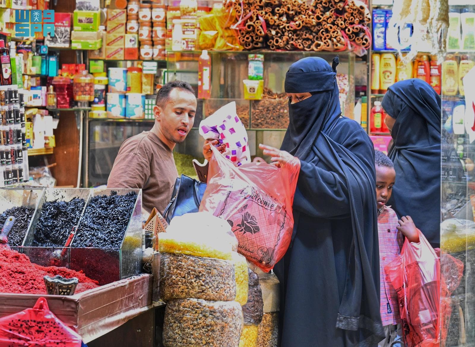 جولة تسوق في جدة البلد في سوق الجملة وهدايا الزوار - للمجموعات 